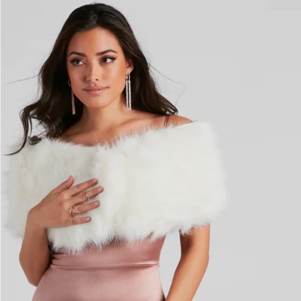 White Faux Fur Windsor Shawl